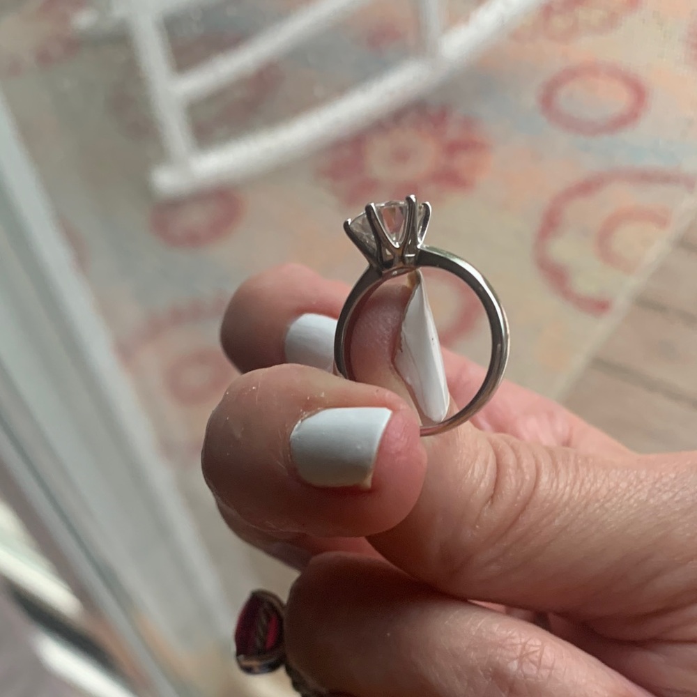 Elegant Silver Solitaire Ring - image 4